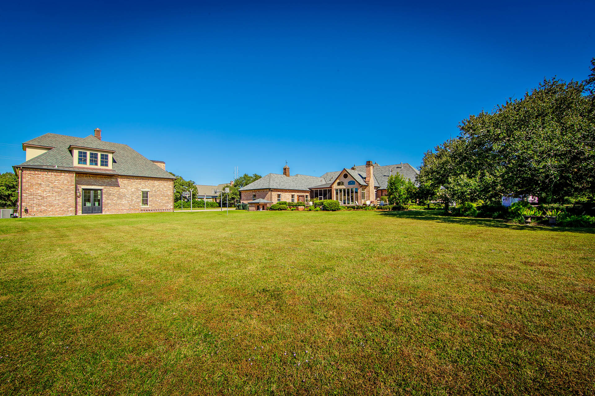 Houma, Louisiana, 70360, United States, 3 Bedrooms Bedrooms, ,4 BathroomsBathrooms,Residential,For Sale,2000974