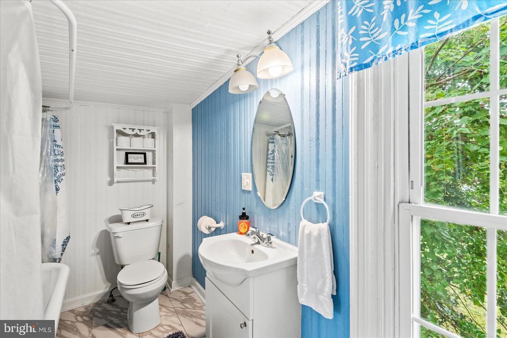 Colonial Beach, Virginia, 22443, United States, 4 Bedrooms Bedrooms, ,2 BathroomsBathrooms,Residential,For Sale,1926238