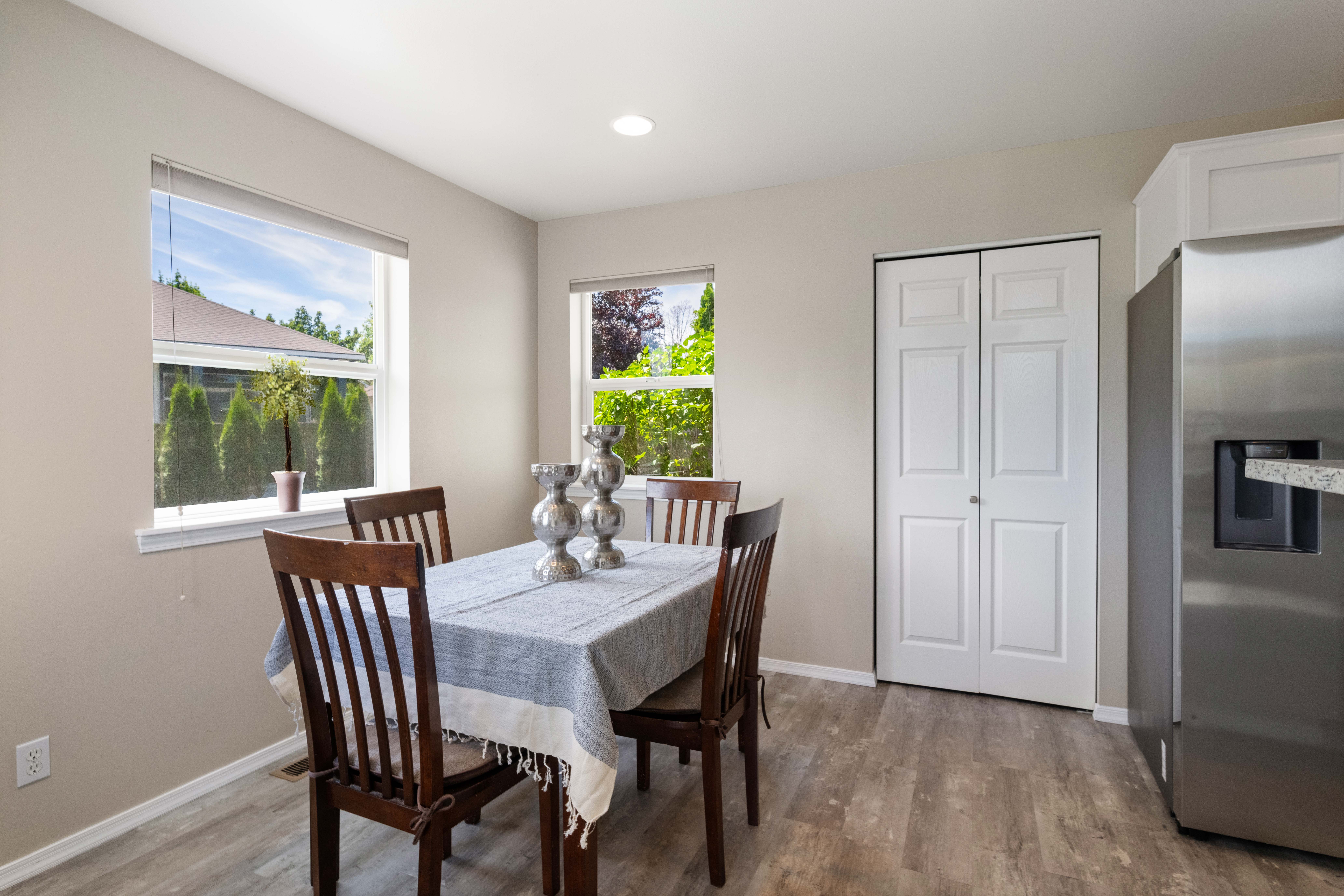  4+ Bedrooms with 3 car garage in Creekstone - 物件實景