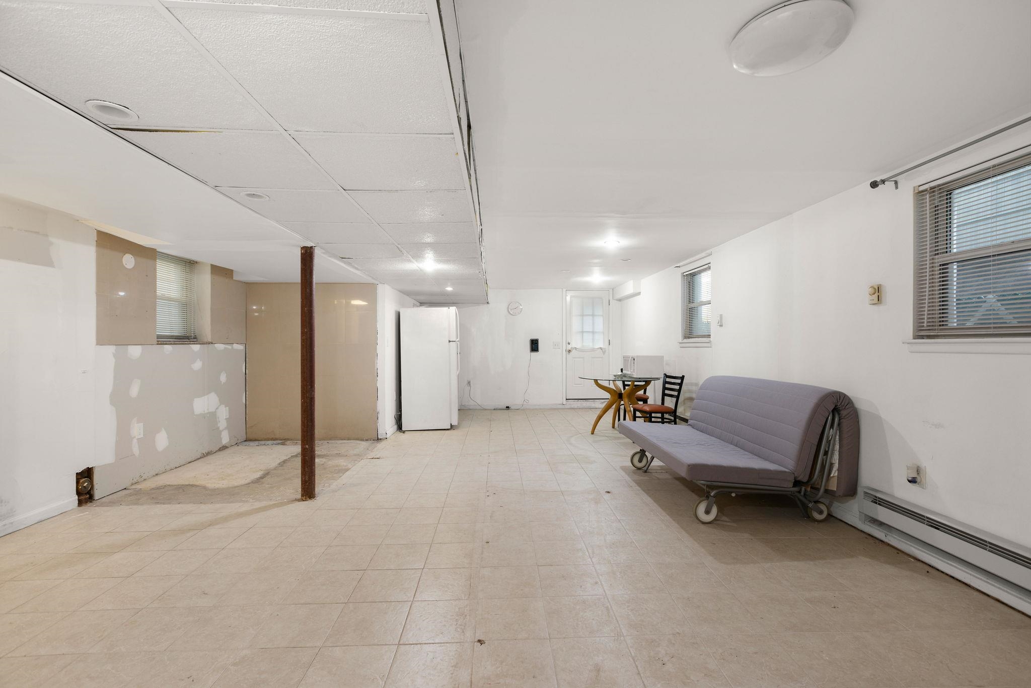 Harrison, New Jersey, 07029, United States, 6 Bedrooms Bedrooms, ,2 BathroomsBathrooms,Residential,For Sale,1991185