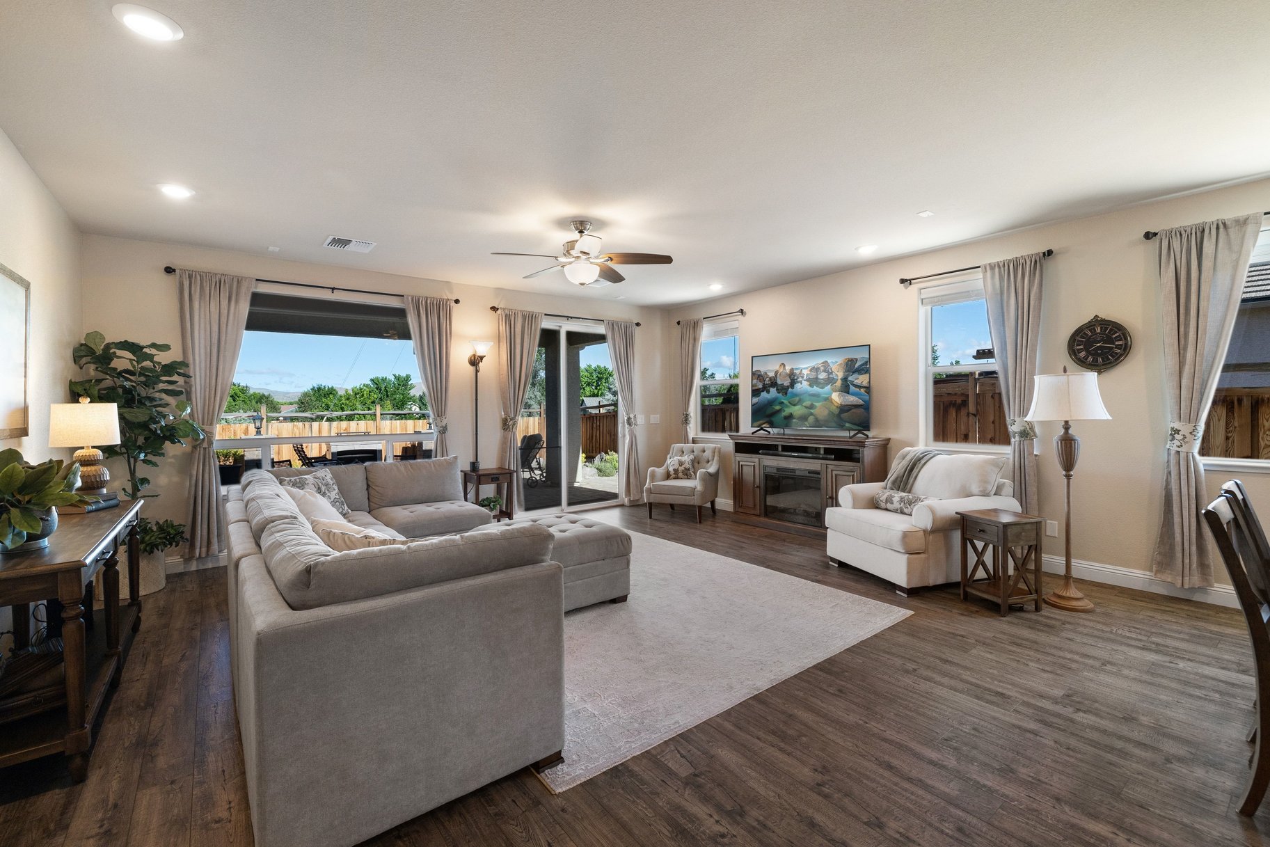 Welcome to 7239 Early Dawn Court, located in desirable Wingfield Springs - 物件實景