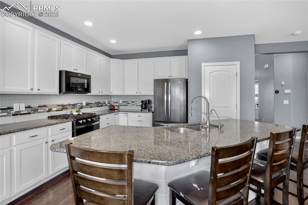 Colorado Springs, Colorado, 80925, United States, 6 Bedrooms Bedrooms, ,4 BathroomsBathrooms,Residential,For Sale,1994847