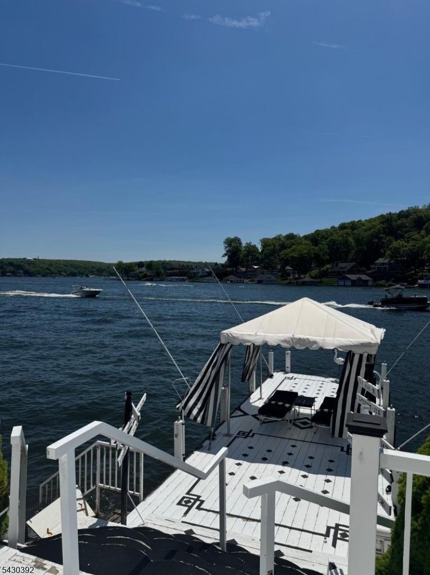 Hopatcong Boro, New Jersey, 07843, United States, 3 Bedrooms Bedrooms, ,4 BathroomsBathrooms,Residential,For Sale,2045244