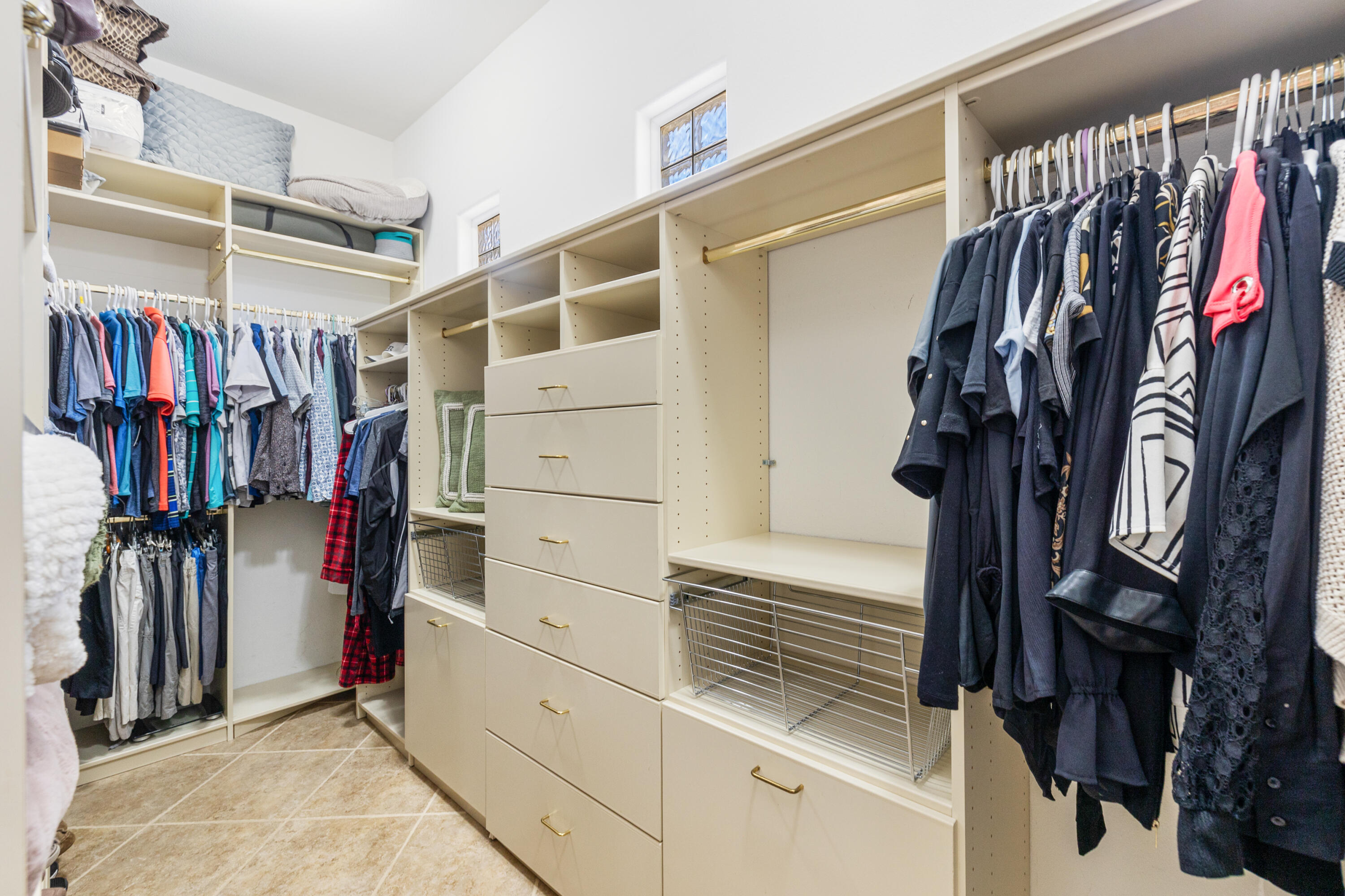 La Quinta, California, 92253, United States, 3 Bedrooms Bedrooms, ,4 BathroomsBathrooms,Residential,For Sale,2002197