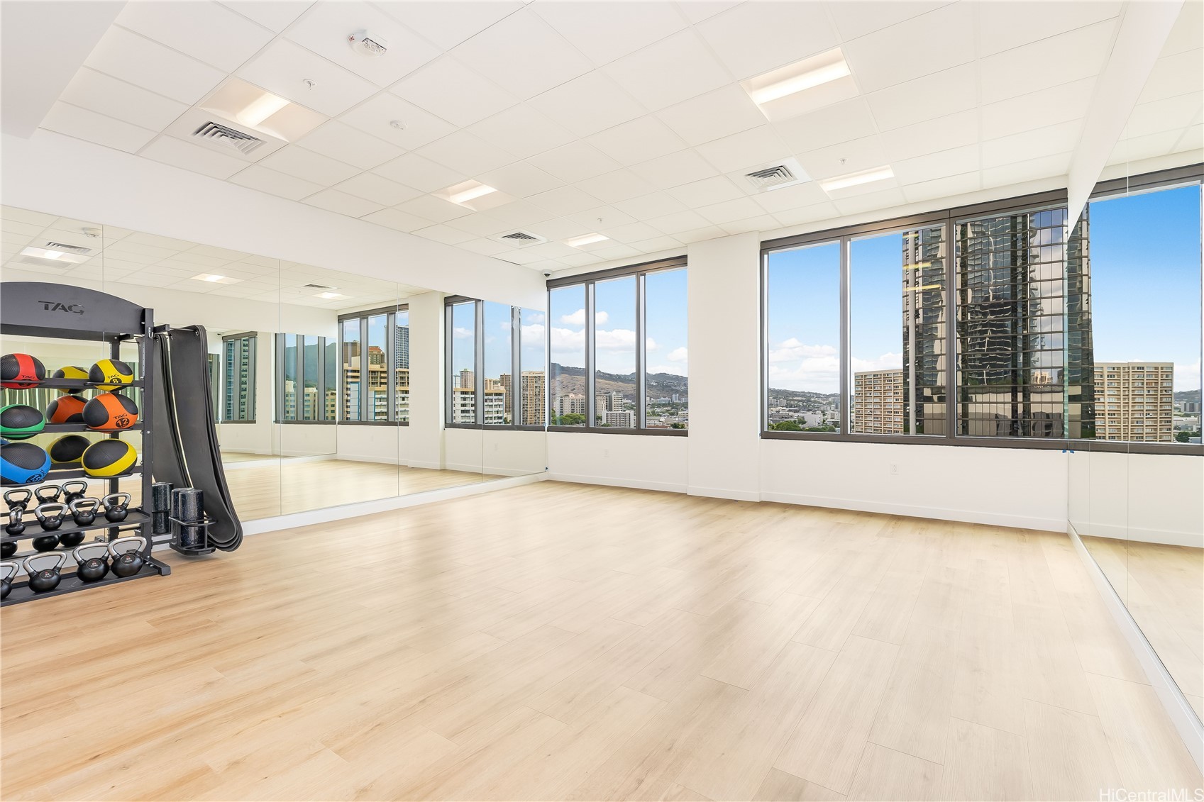 Honolulu, Hawaii, 96814, United States, 2 Bedrooms Bedrooms, ,2 BathroomsBathrooms,Residential,For Sale,1960567