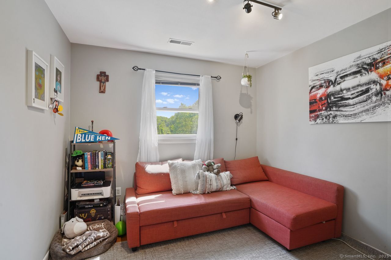 Redding, Connecticut, 06896, United States, 2 Bedrooms Bedrooms, ,1 BathroomBathrooms,Residential,For Sale,1920127