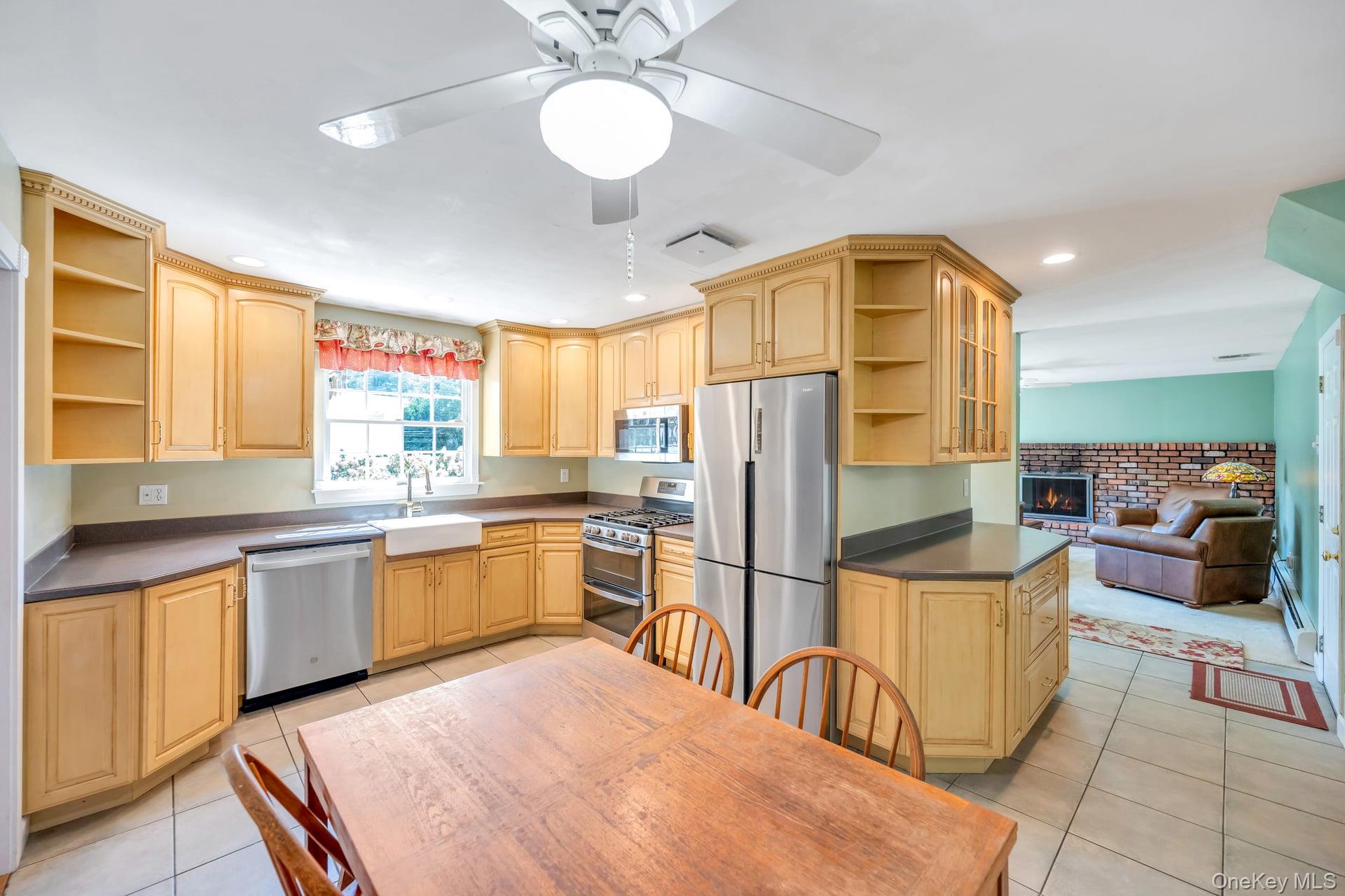 Hauppauge, New York, 11788, United States, 4 Bedrooms Bedrooms, ,3 BathroomsBathrooms,Residential,For Sale,1926093