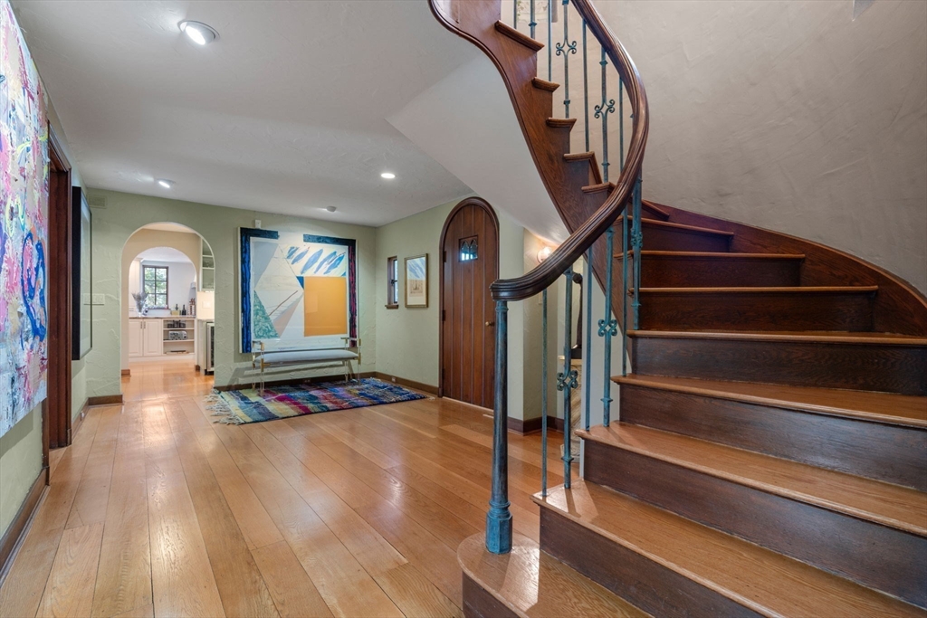Newton, Massachusetts, 02467, United States, 5 Bedrooms Bedrooms, ,6 BathroomsBathrooms,Residential,For Sale,1807148