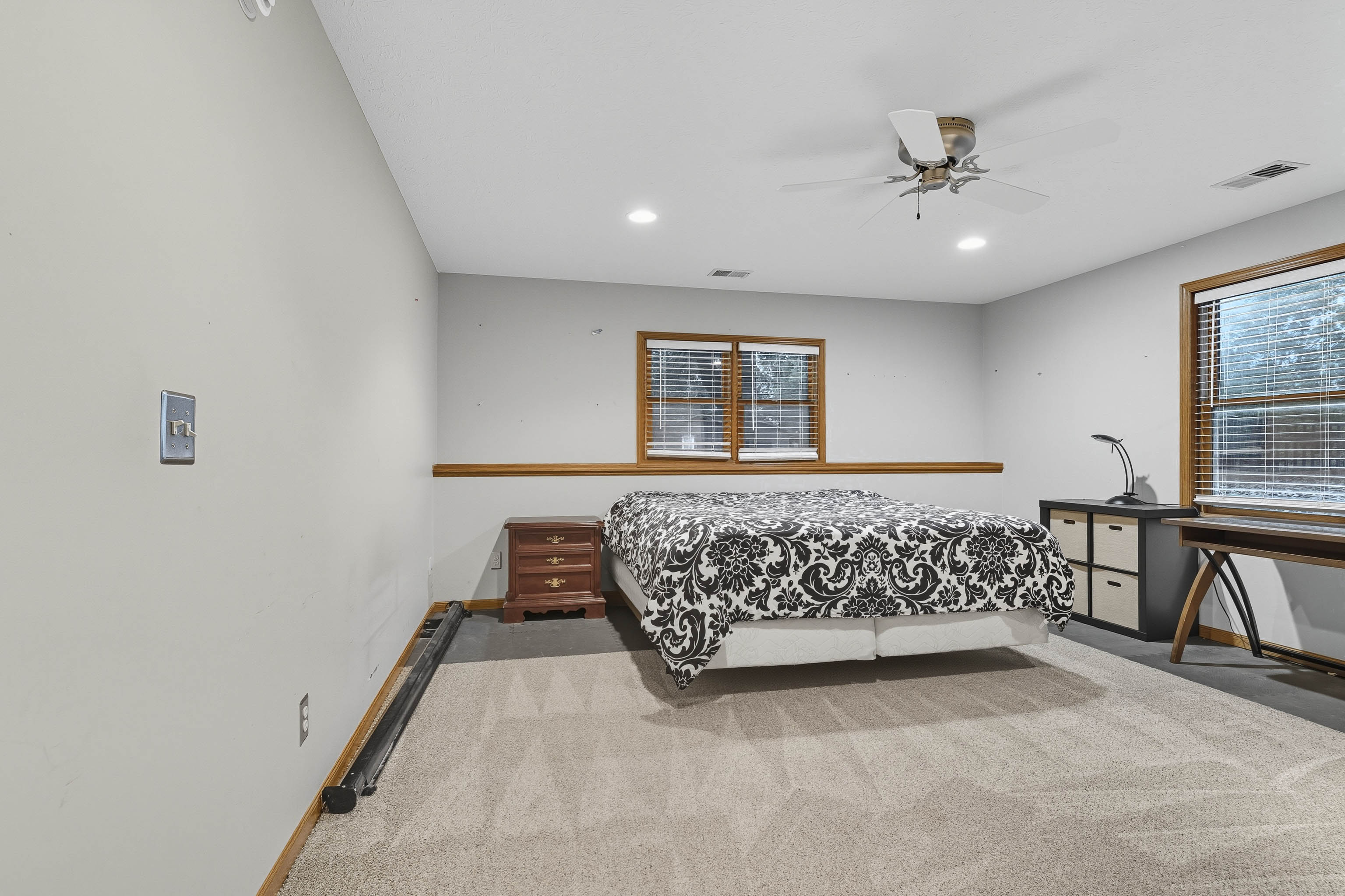 Manhattan, Kansas, 66502, United States, 5 Bedrooms Bedrooms, ,3 BathroomsBathrooms,Residential,For Sale,1960988