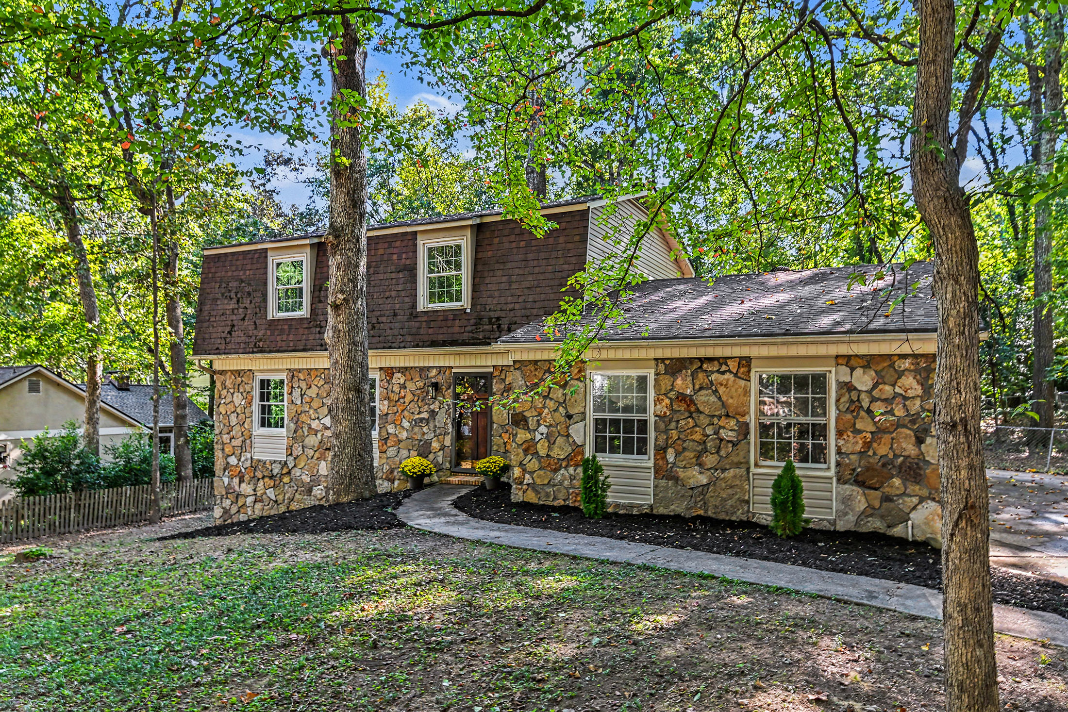  Charming Updated Traditional Home in a Desirable Community - 物件實景