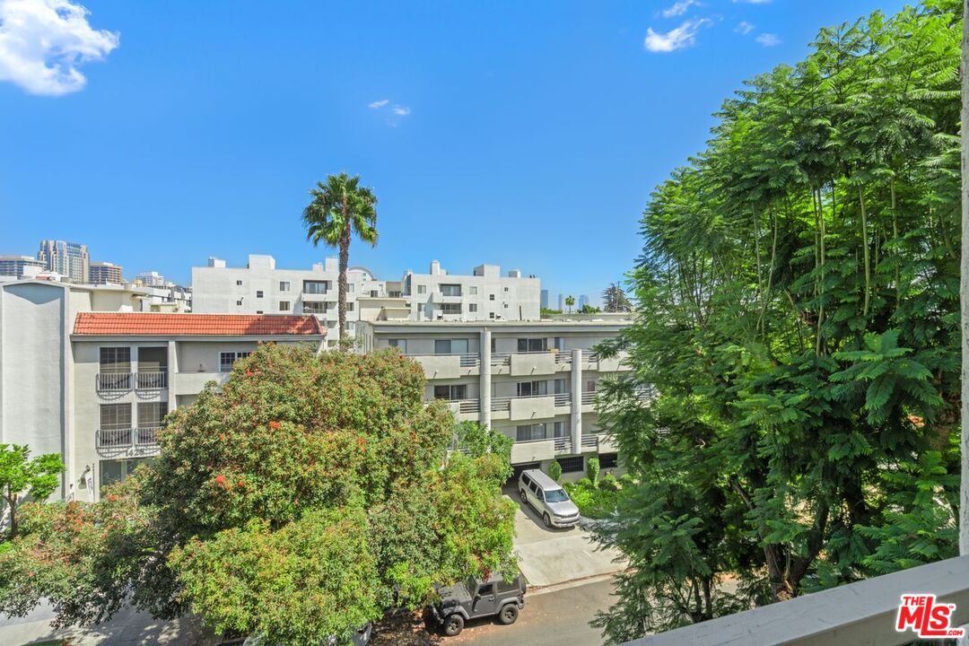 Los Angeles, California, 90024, United States, 2 Bedrooms Bedrooms, ,1 BathroomBathrooms,Residential,For Sale,1948814