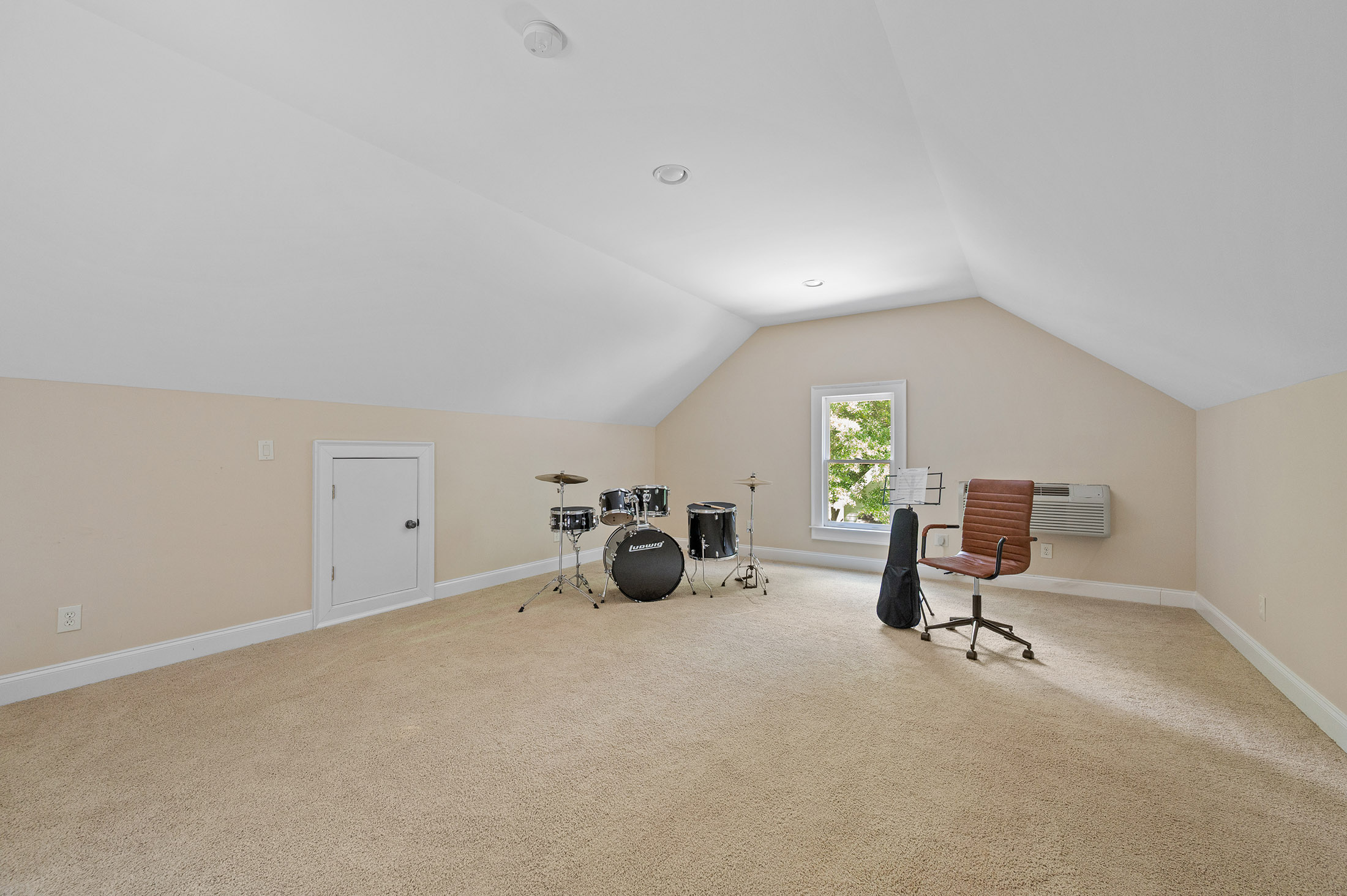  Two-Story Craftsman in Coveted Oakhurst Community - 物件實景
