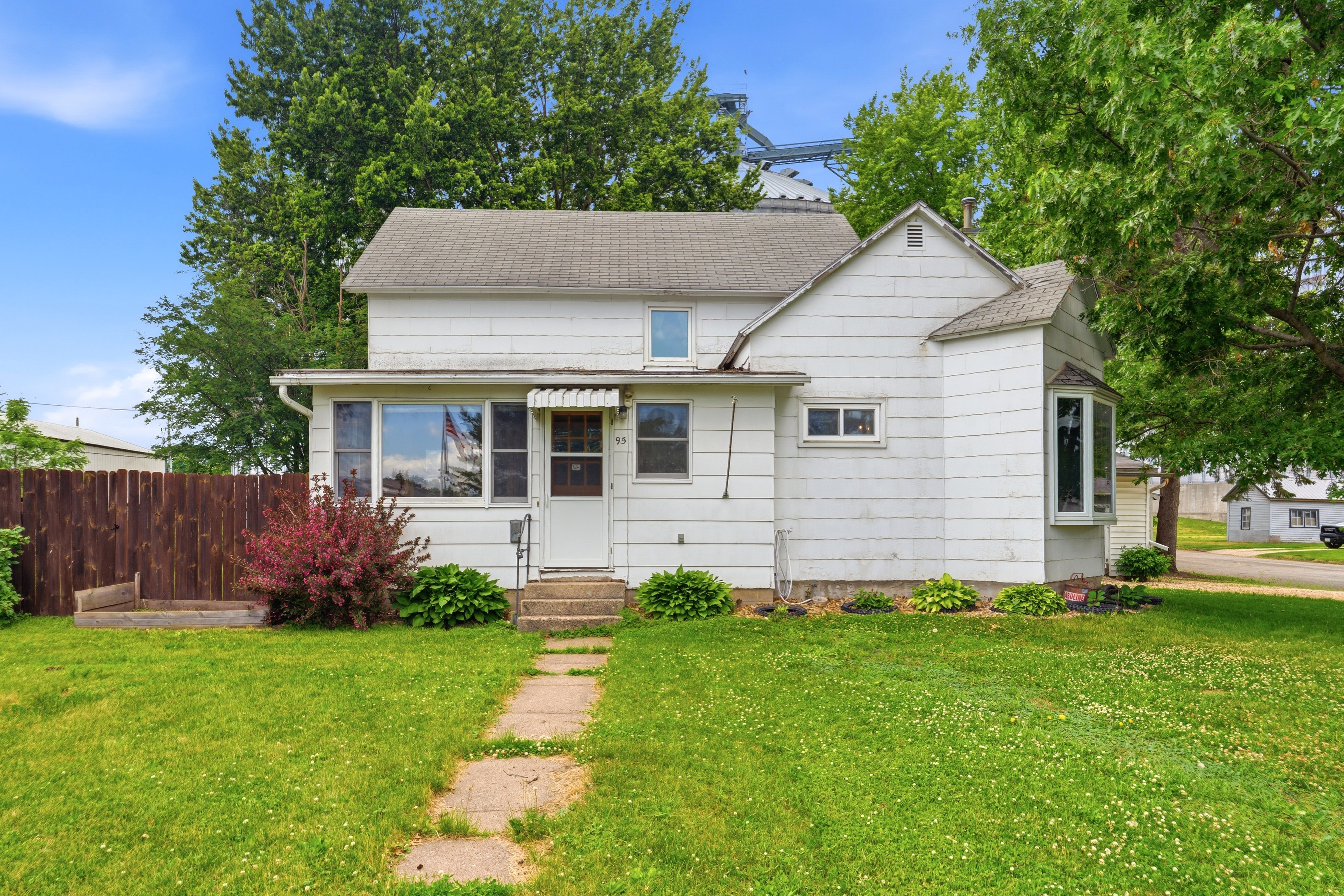  Charming Corner Lot Living in the Heart of Elgin - 物件實景