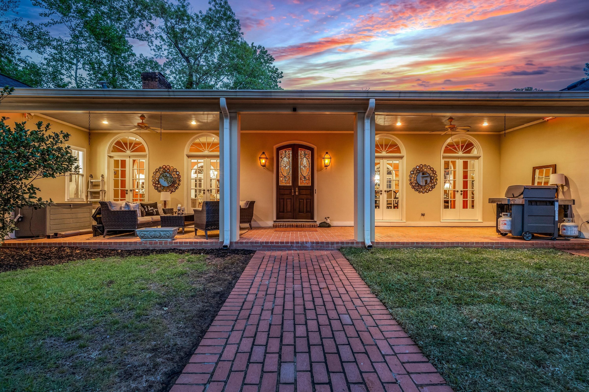 Columbus, Mississippi, 39705, United States, 4 Bedrooms Bedrooms, ,4 BathroomsBathrooms,Residential,For Sale,1976327