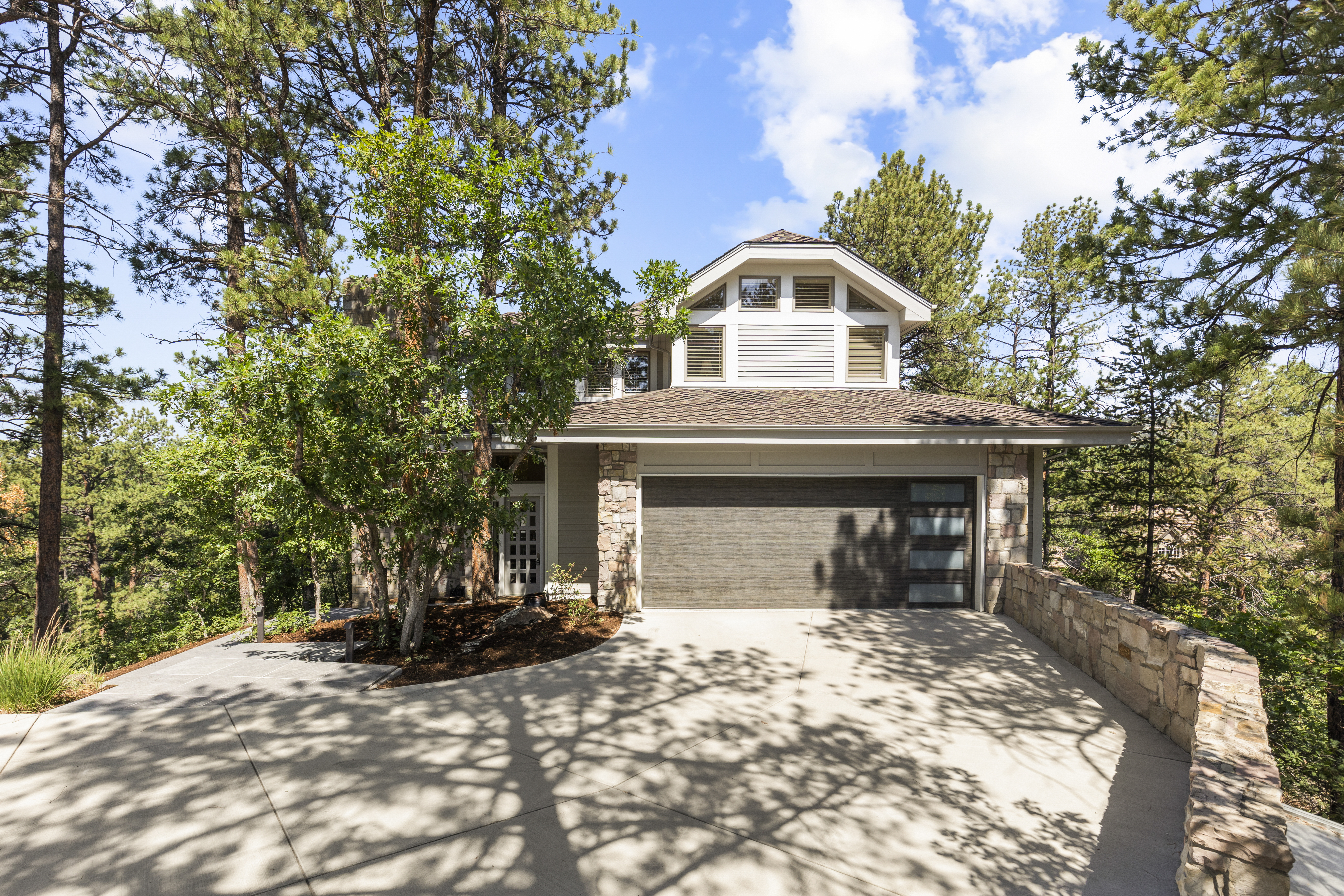  Exquisitely Updated Home - 物件實景