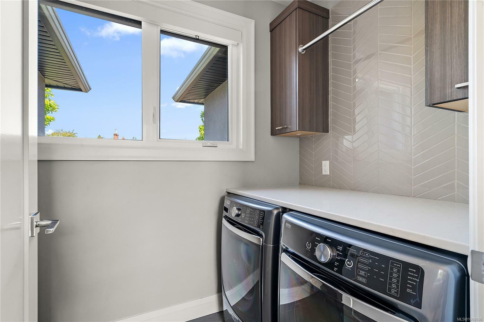 OAK BAY, British Columbia, V8R 3L8, CA, 6 Bedrooms Bedrooms, ,Residential,For Sale,1875057