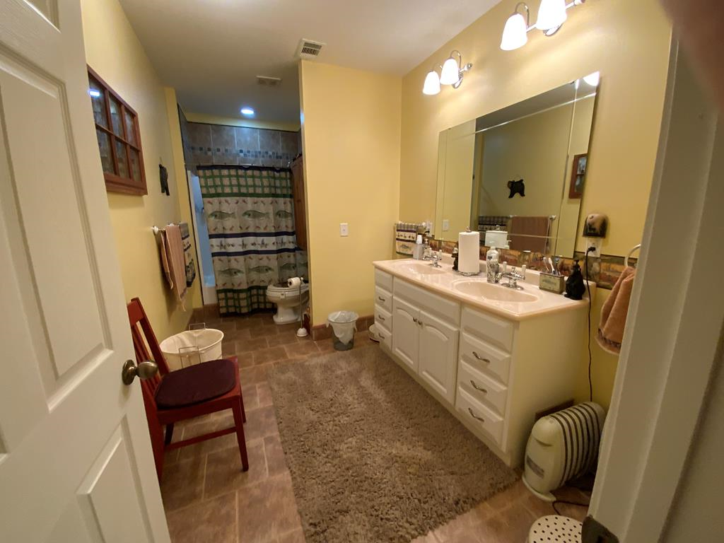 Ellijay, Georgia, 30540, United States, 3 Bedrooms Bedrooms, ,3 BathroomsBathrooms,Residential,For Sale,1859130