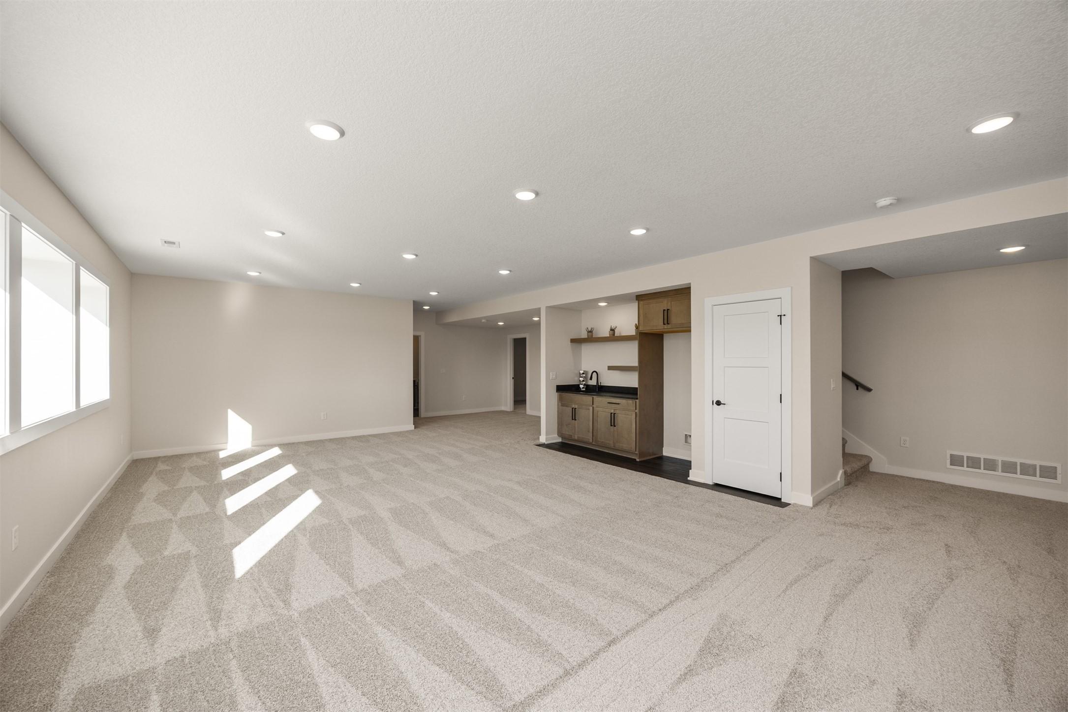 Urbandale, Iowa, 50323, United States, 4 Bedrooms Bedrooms, ,3 BathroomsBathrooms,Residential,For Sale,1975900