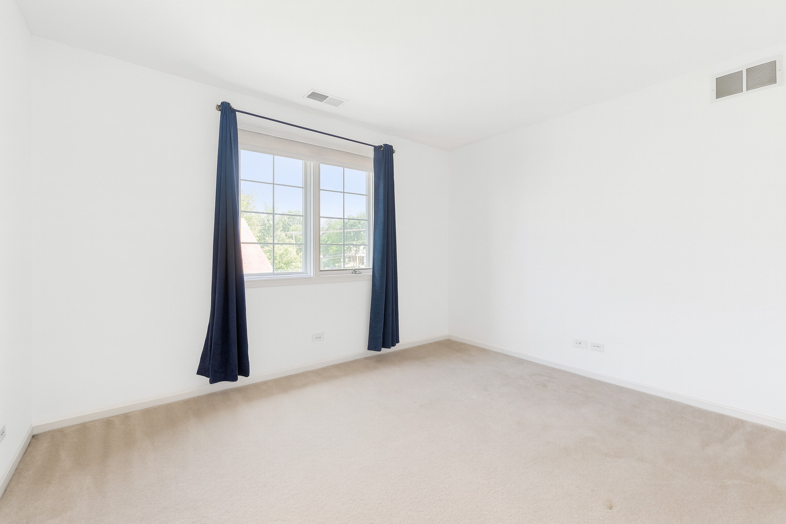 Clarendon Hills, Illinois, 60514, United States, 3 Bedrooms Bedrooms, ,4 BathroomsBathrooms,Residential,For Sale,2003389