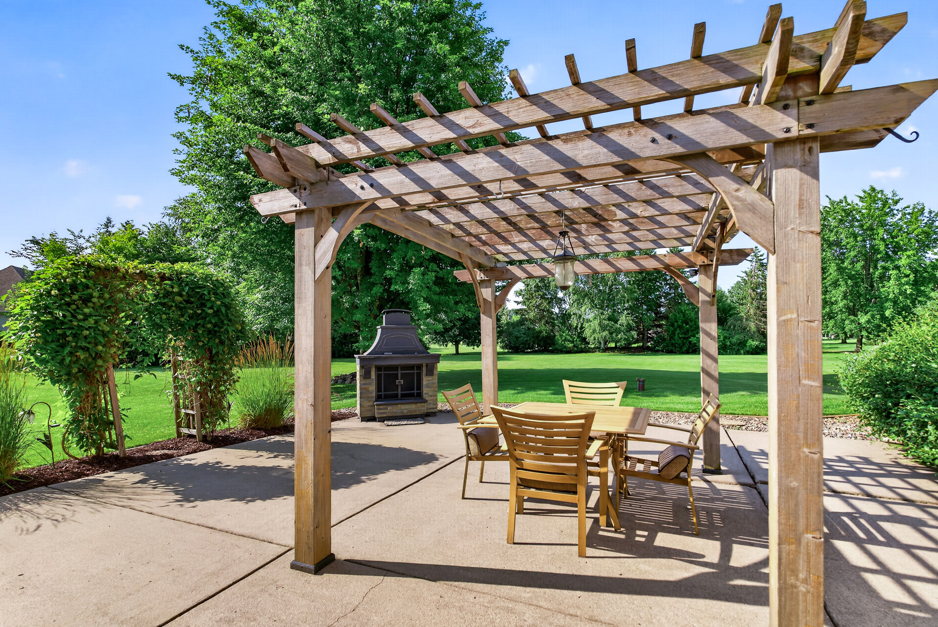  Elegant Fox Ridge Retreat with Exceptional Entertaining Spaces - 物件實景