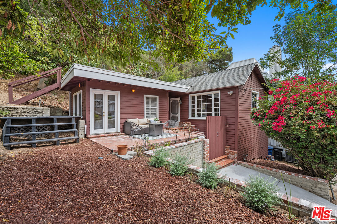 Los Angeles, California, 90077, United States, 2 Bedrooms Bedrooms, ,1 BathroomBathrooms,Residential,For Sale,1938648