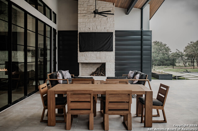 Victoria, Texas, 77904, United States, 4 Bedrooms Bedrooms, ,5 BathroomsBathrooms,Residential,For Sale,1997014