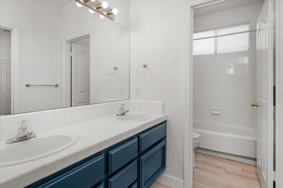 Clovis, California, 93611, United States, 5 Bedrooms Bedrooms, ,3 BathroomsBathrooms,Residential,For Sale,1924098