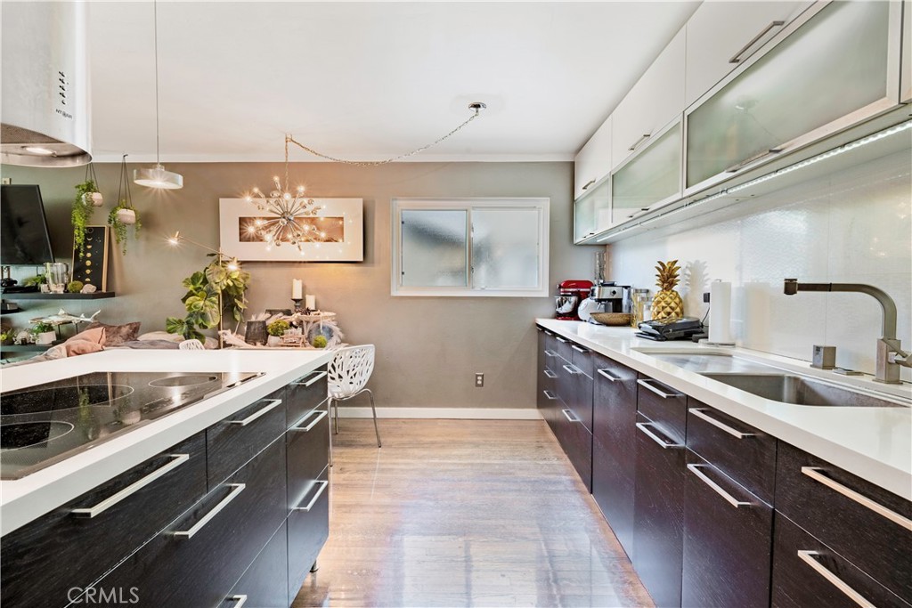 Long Beach, California, 90814, United States, 2 Bedrooms Bedrooms, ,2 BathroomsBathrooms,Residential,For Sale,1919883