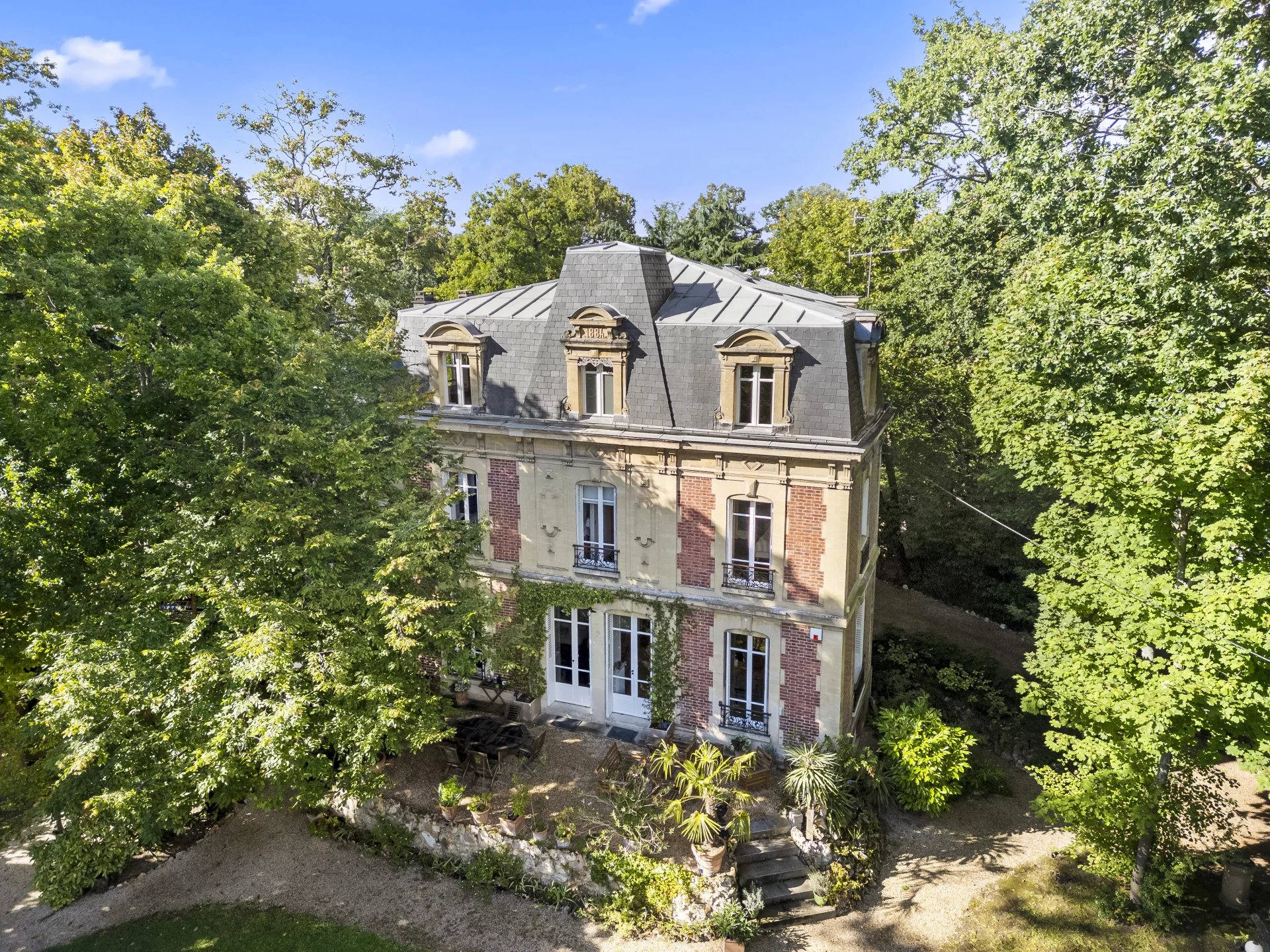 Le Vésinet, Île-de-France, 78110, FR, 6 Bedrooms Bedrooms, ,5 BathroomsBathrooms,Residential,For Sale,1994768