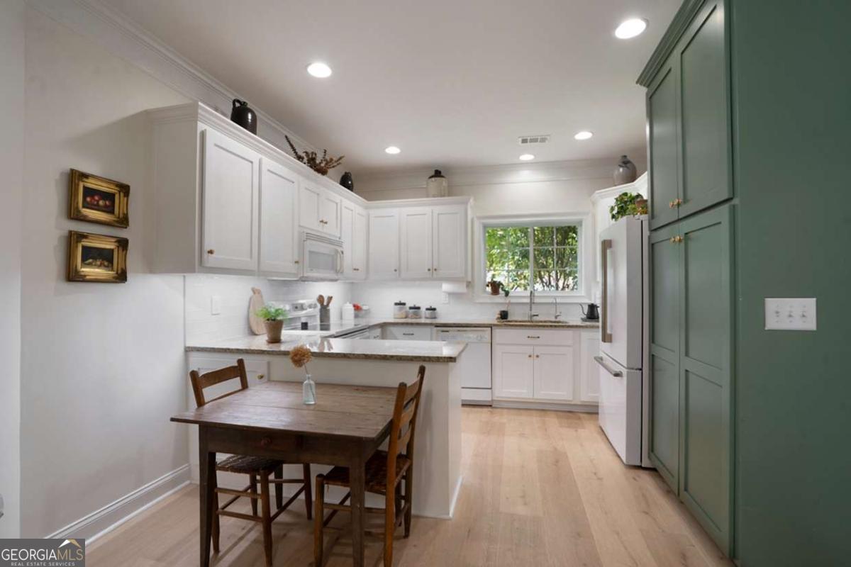 Watkinsville, Georgia, 30677, United States, 2 Bedrooms Bedrooms, ,2 BathroomsBathrooms,Residential,For Sale,1957394