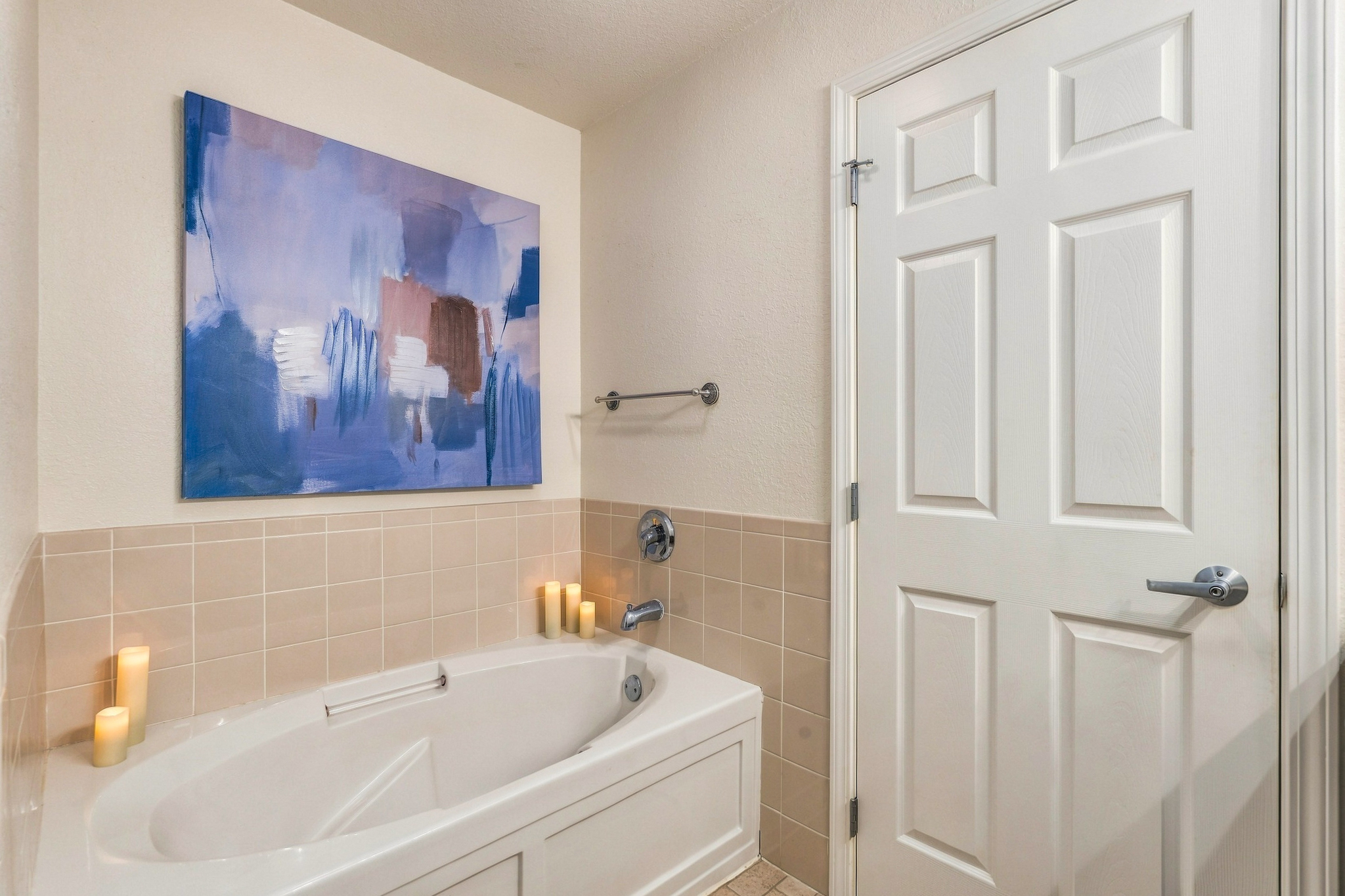 Pewaukee Condo with Scenic Pond Views & Resort Amenities - 物件實景