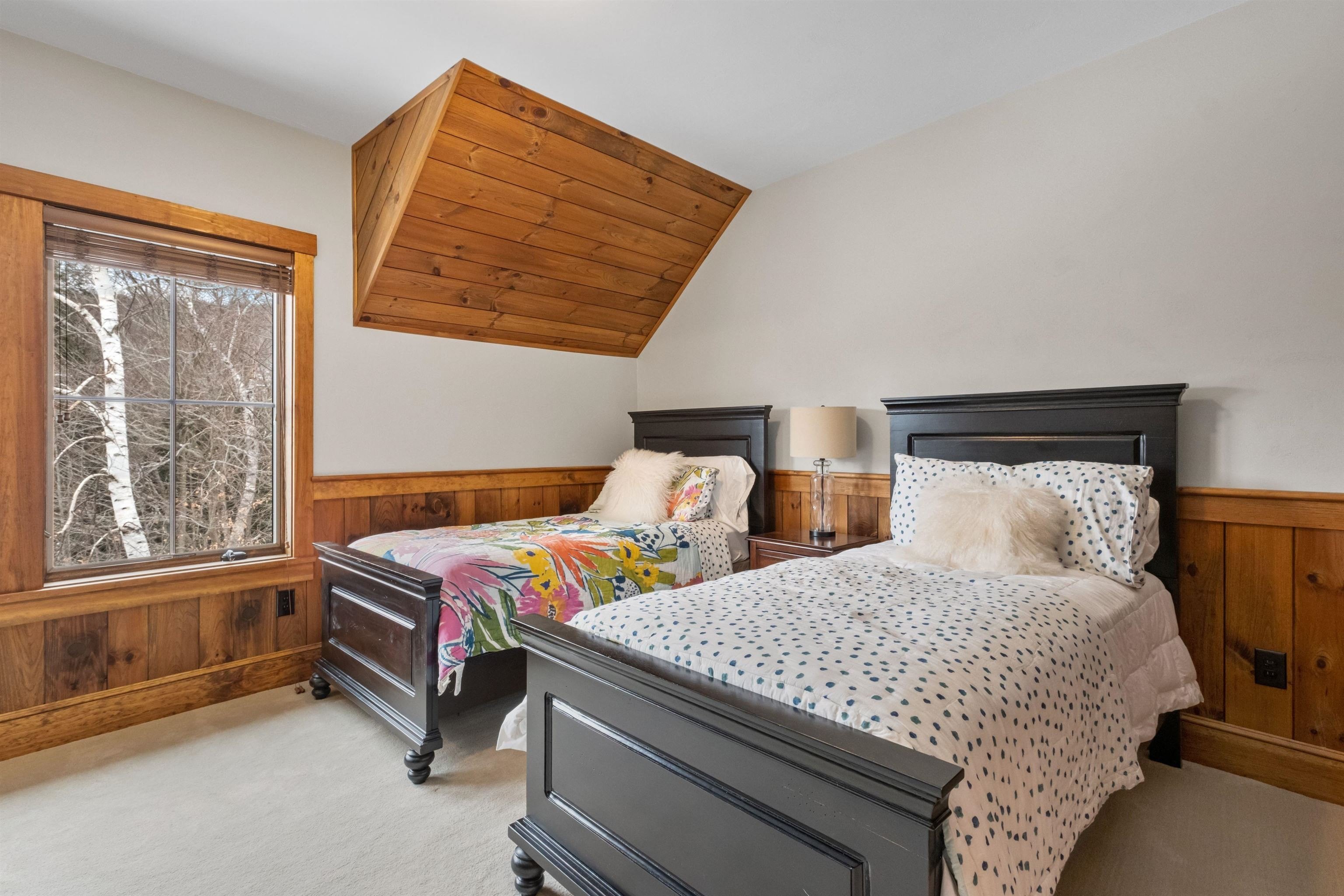 Lincoln, New Hampshire, 03251, United States, 7 Bedrooms Bedrooms, ,4 BathroomsBathrooms,Residential,For Sale,1983511