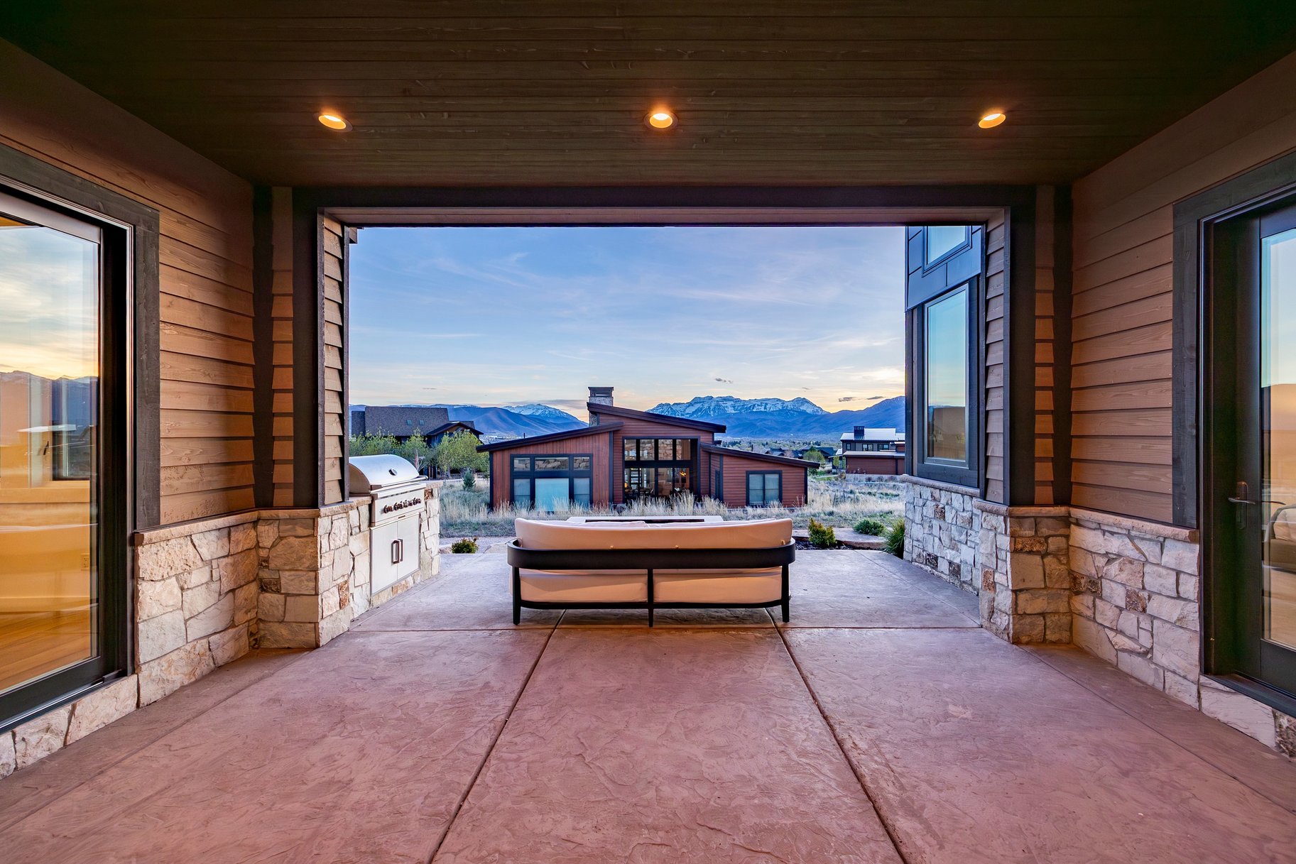  Modern Red Ledges home with Full Golf Membership Available - Fully Furnished - 物件實景