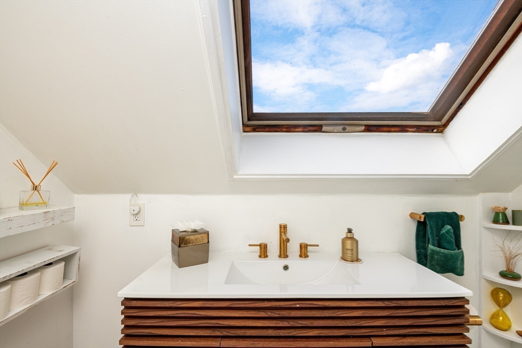 Salem, Massachusetts, 01970, United States, 3 Bedrooms Bedrooms, ,2 BathroomsBathrooms,Residential,For Sale,1990953