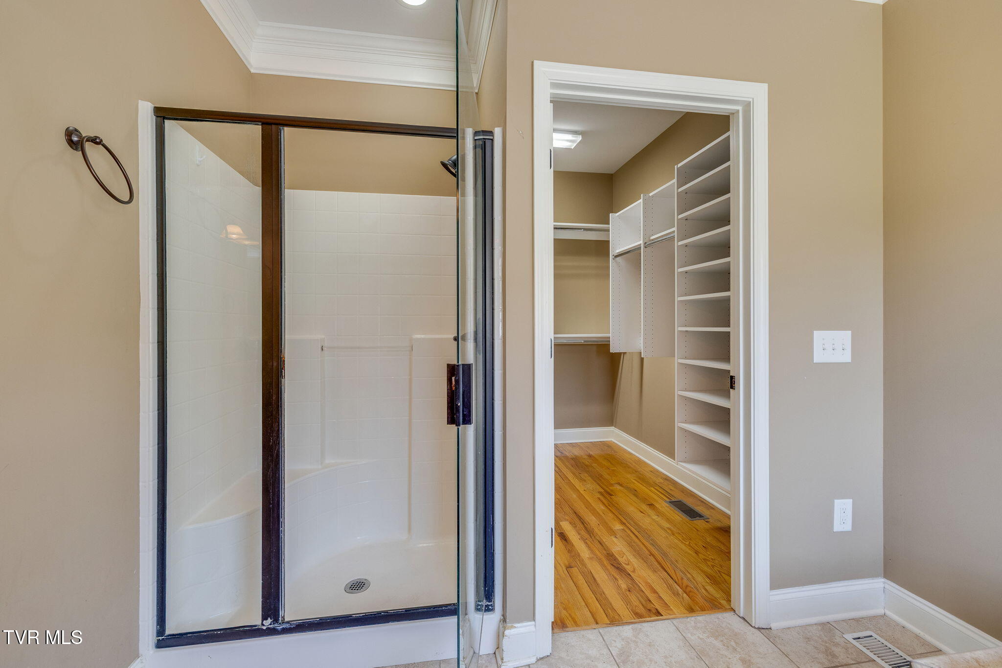 Kingsport, Tennessee, 37660, United States, 3 Bedrooms Bedrooms, ,4 BathroomsBathrooms,Residential,For Sale,1984458