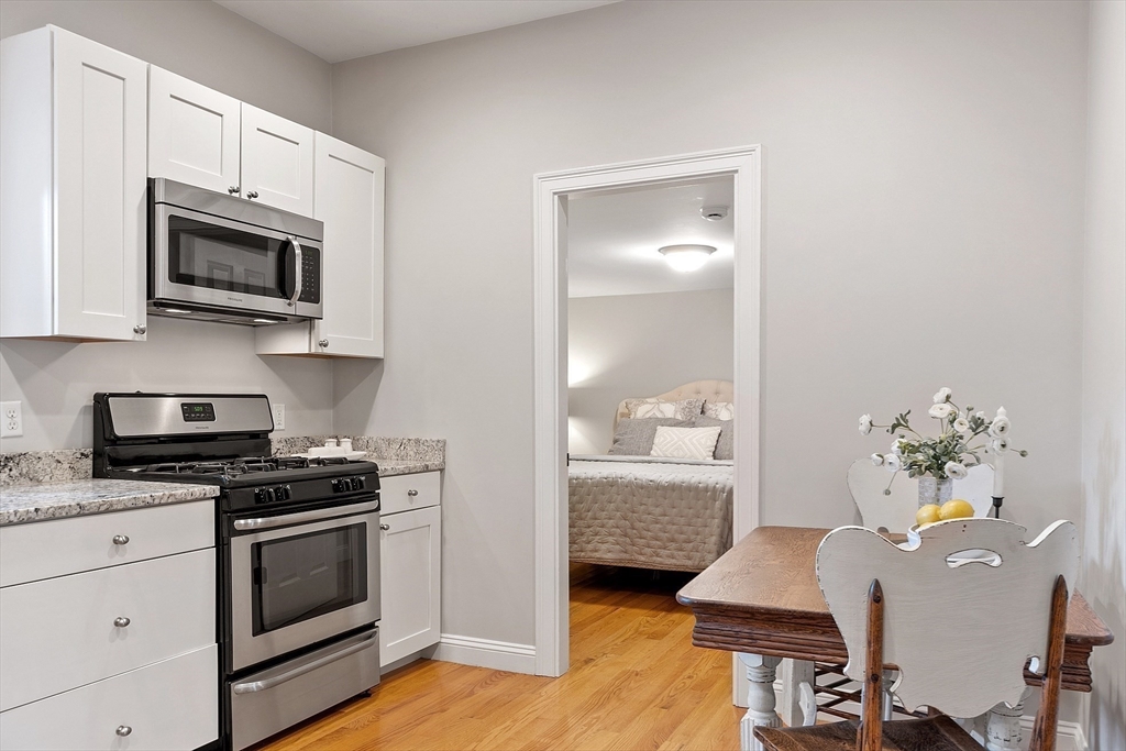 Andover, Massachusetts, 01810, United States, 2 Bedrooms Bedrooms, ,1 BathroomBathrooms,Residential,For Sale,1941591