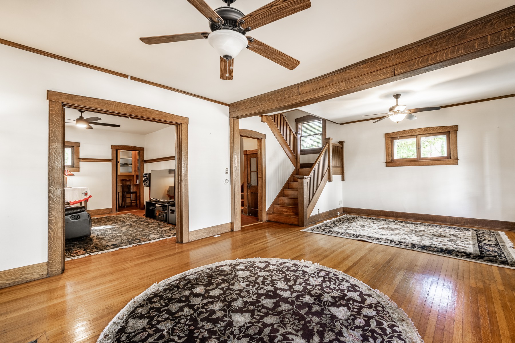  Charming Indianapolis Home with Stained Woodwork and Hardwood Floors - 物件實景