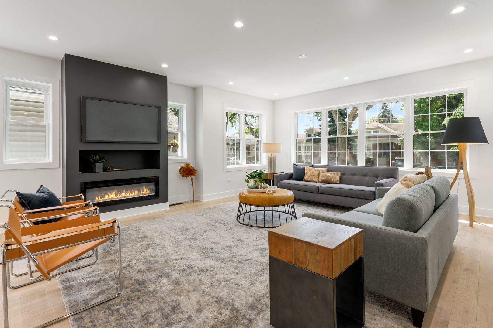 Chicago, Illinois, 60630, United States, 5 Bedrooms Bedrooms, ,3 BathroomsBathrooms,Residential,For Sale,1941077