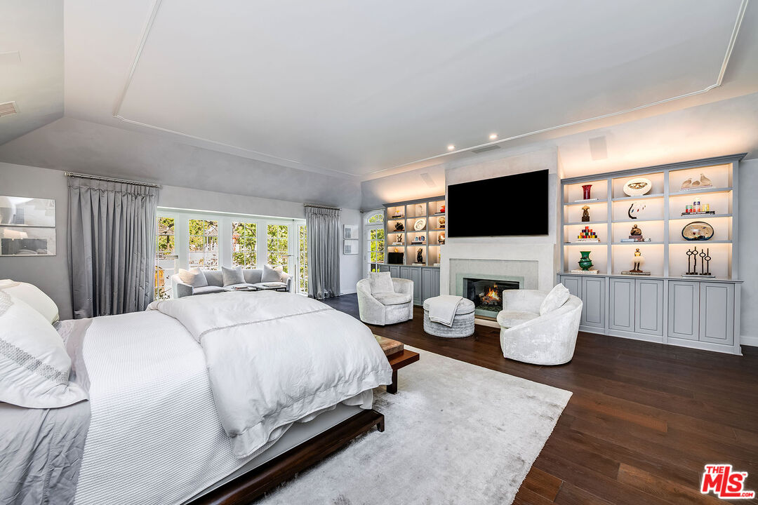 Los Angeles, California, 90049, United States, 6 Bedrooms Bedrooms, ,8 BathroomsBathrooms,Residential,For Sale,1940213