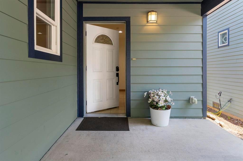 Durango, Colorado, 81301, United States, 3 Bedrooms Bedrooms, ,3 BathroomsBathrooms,Residential,For Sale,1908342