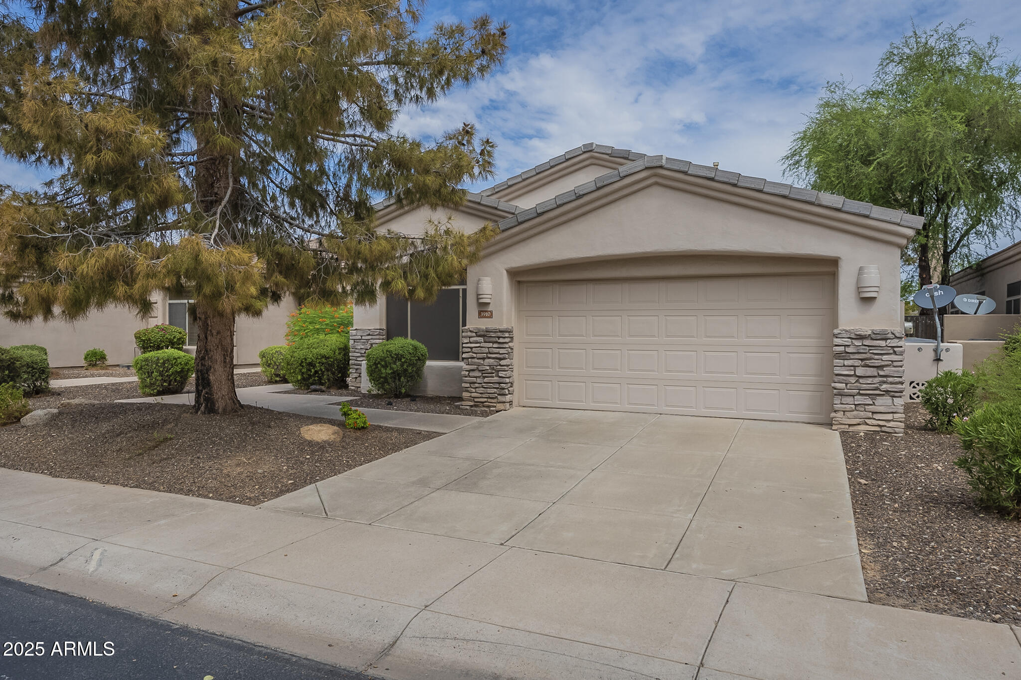 Phoenix, Arizona, 85042, United States, 3 Bedrooms Bedrooms, ,Residential,For Sale,1939131