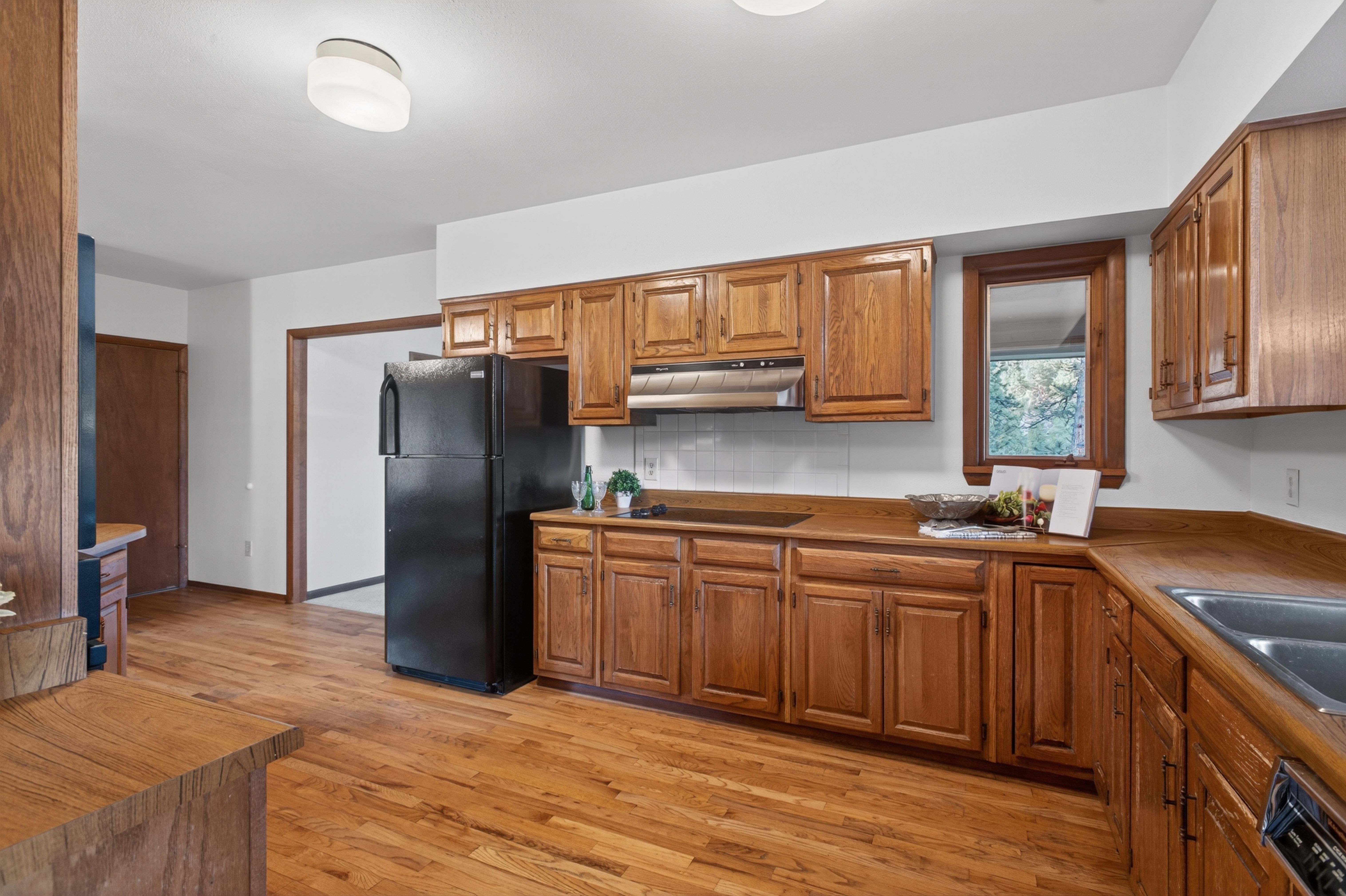  Ranch-style Custom Home on 1.16 Acre Sunny and Treed Lot in Genesee - 物件實景