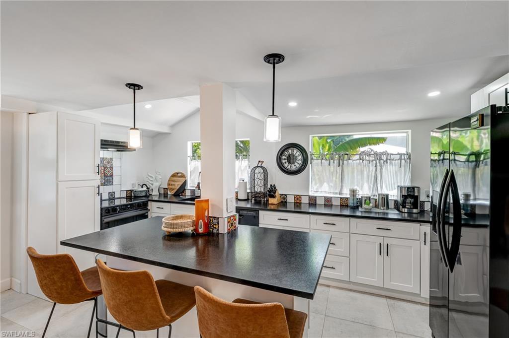 Fort Myers, Florida, 33901, United States, 3 Bedrooms Bedrooms, ,3 BathroomsBathrooms,Residential,For Sale,1991047