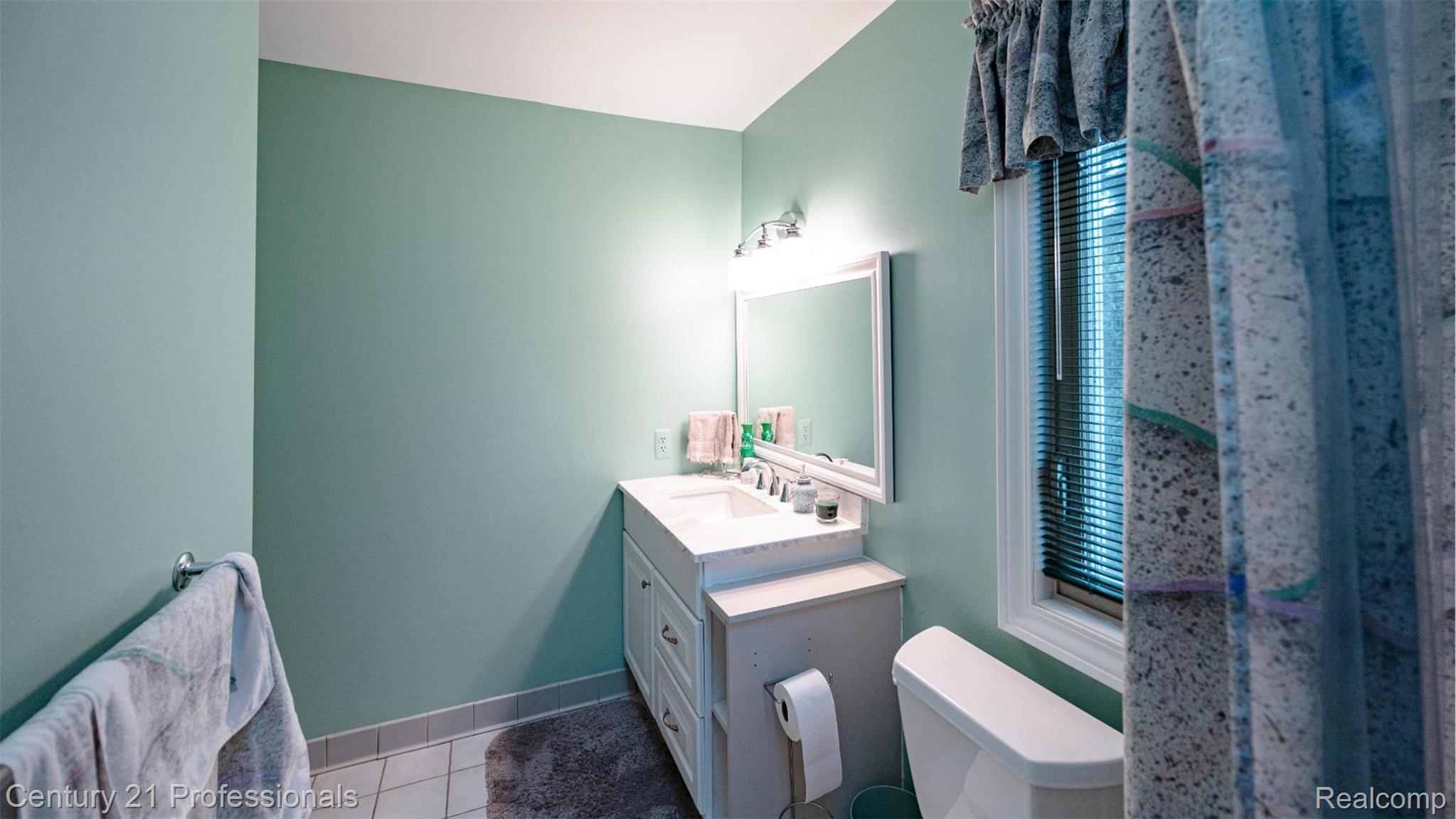 RochesterHills, Michigan, 48309, United States, 4 Bedrooms Bedrooms, ,4 BathroomsBathrooms,Residential,For Sale,1980404