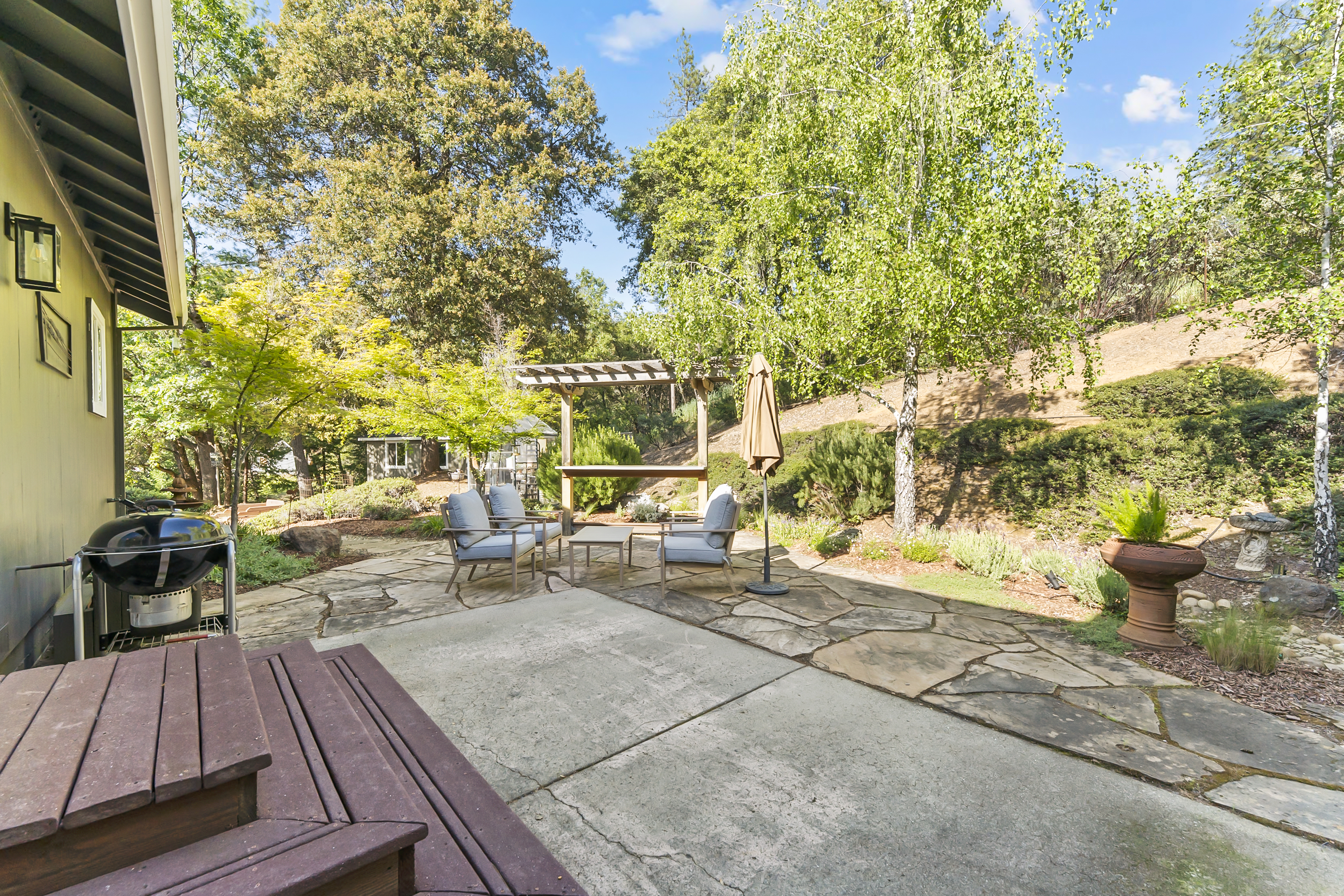  Thoughtfully Designed Living with Income Potential - 物件實景