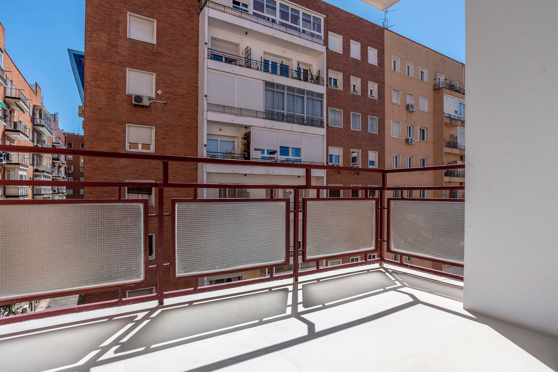  2-bedroom flat with small terrace, renovated and ready to move in - 物件實景