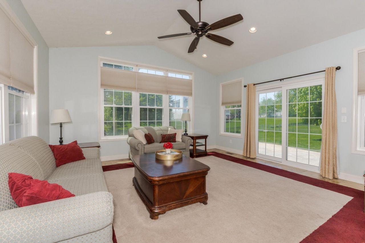 Bloomington, Illinois, 61705, United States, 5 Bedrooms Bedrooms, ,5 BathroomsBathrooms,Residential,For Sale,1817687
