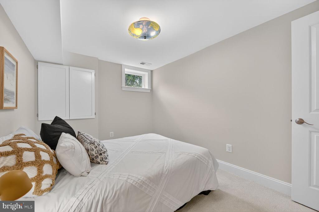 Arlington, Virginia, 22213, United States, 5 Bedrooms Bedrooms, ,5 BathroomsBathrooms,Residential,For Sale,1982488