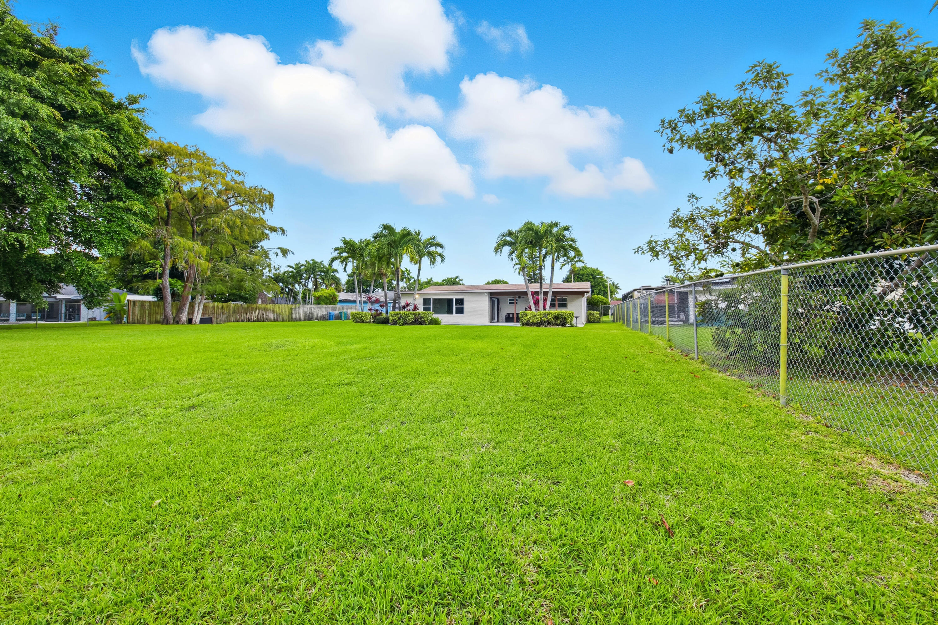 Royal Palm Beach, Florida, 33411, United States, 3 Bedrooms Bedrooms, ,3 BathroomsBathrooms,Residential,For Sale,1970121