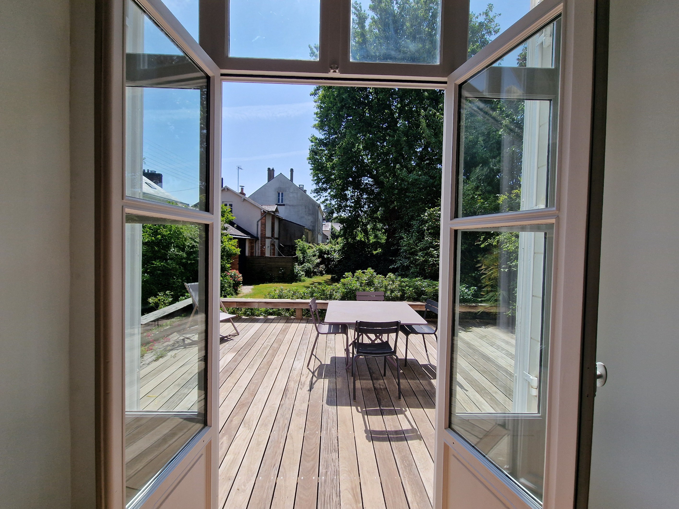  Set within a private cul-de-sac, a 380 sqm townhouse with ancillary buildings - 物件實景